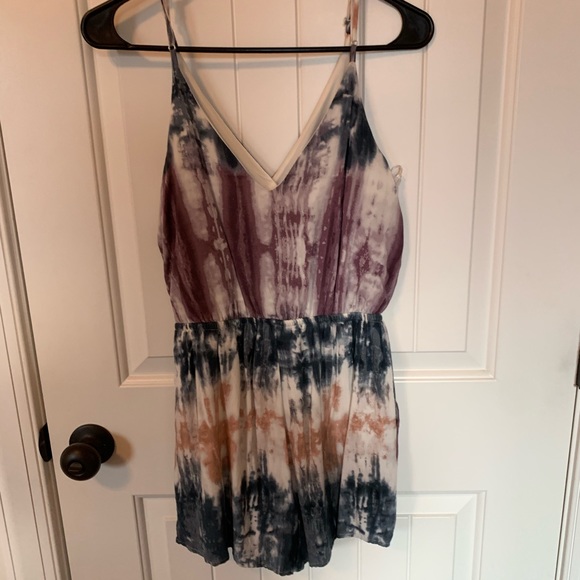 Romper - Picture 2 of 4